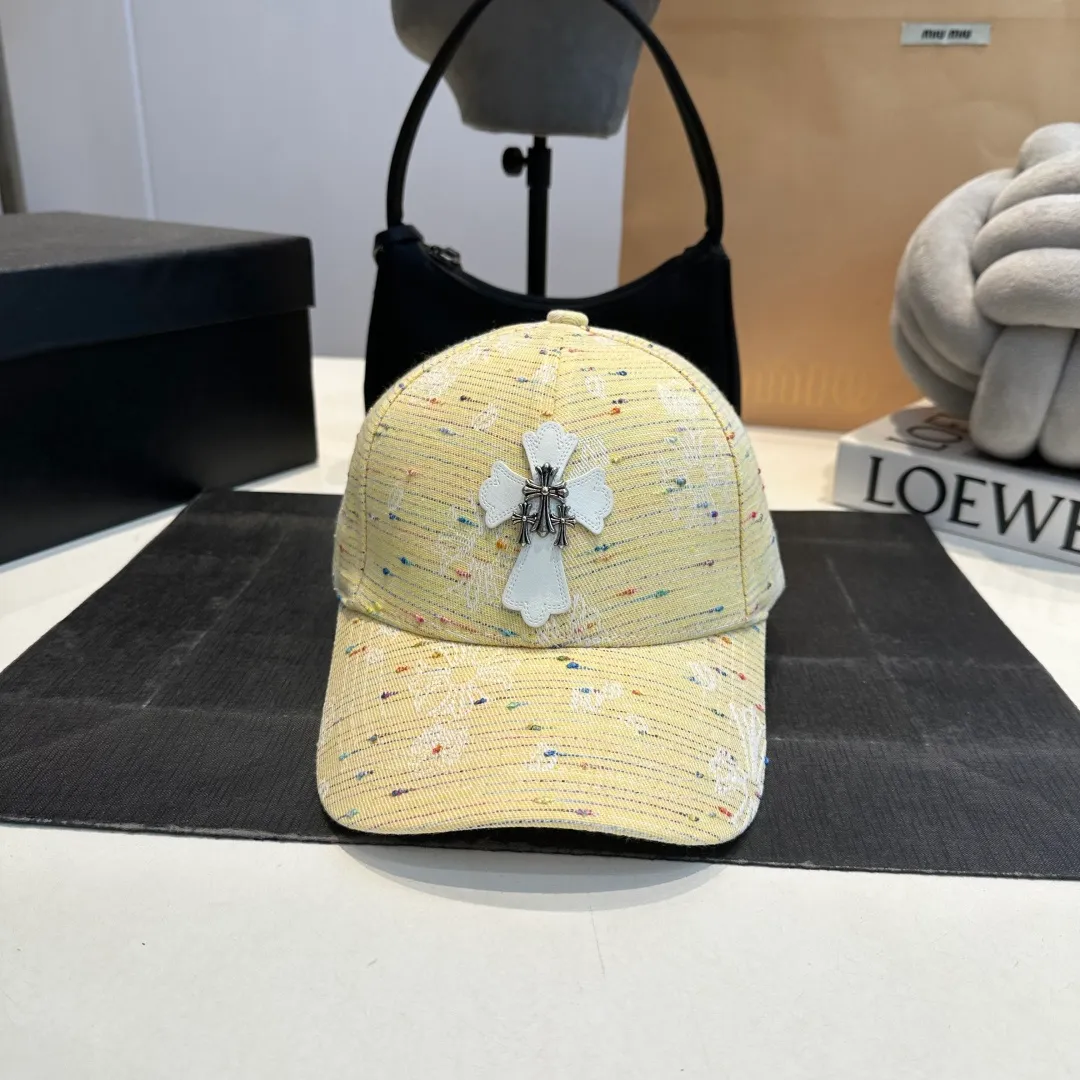 P56 Crow Heart 🆕🆕New baseball cap, personalized fashion classic cross logo, casual with a cool feeling, unisex style, same style for men and women! Very easy to match! Head circumference: 56-58cm is available